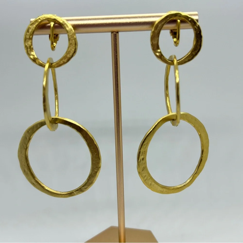 Vtg KJL Hammered Gold Tone Drop Clip Earrings 3” - Picture 2 of 6